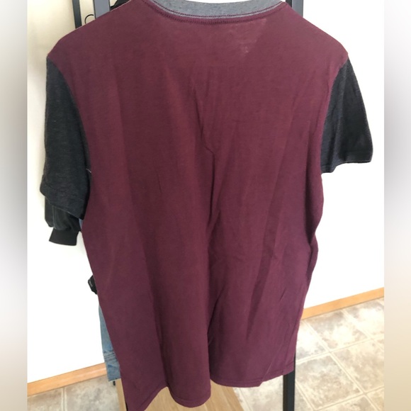 Men’s t-shirt, maroon and gray, size smal, barely used - Picture 2 of 2